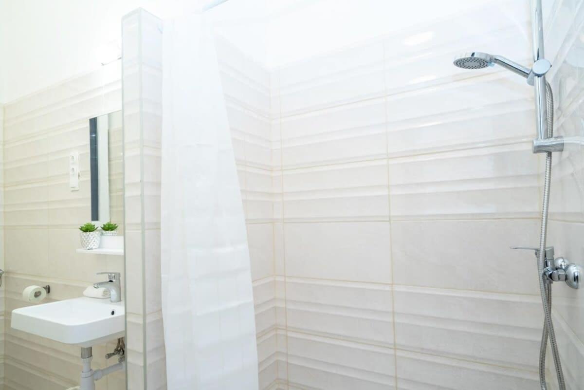 Ultra Central Large Stylish Apartment Βουδαπέστη Εξωτερικό φωτογραφία