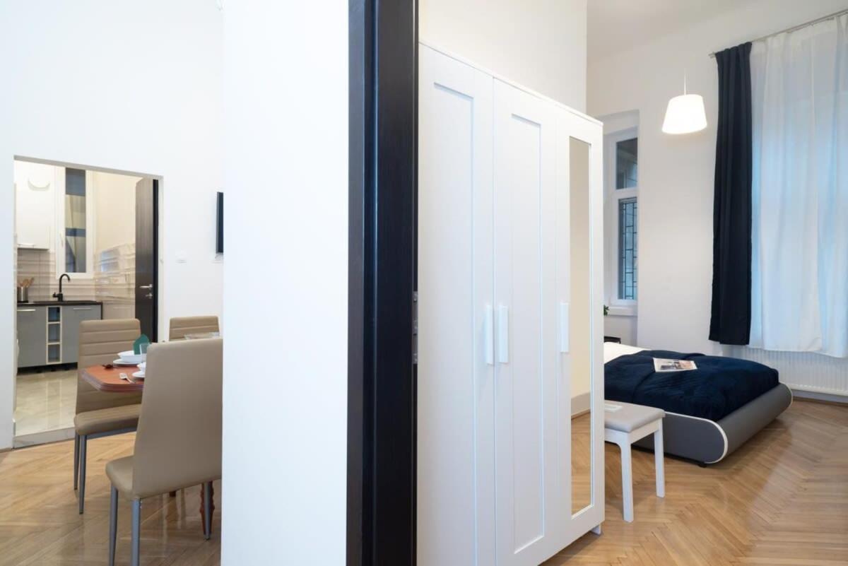 Ultra Central Large Stylish Apartment Βουδαπέστη Εξωτερικό φωτογραφία